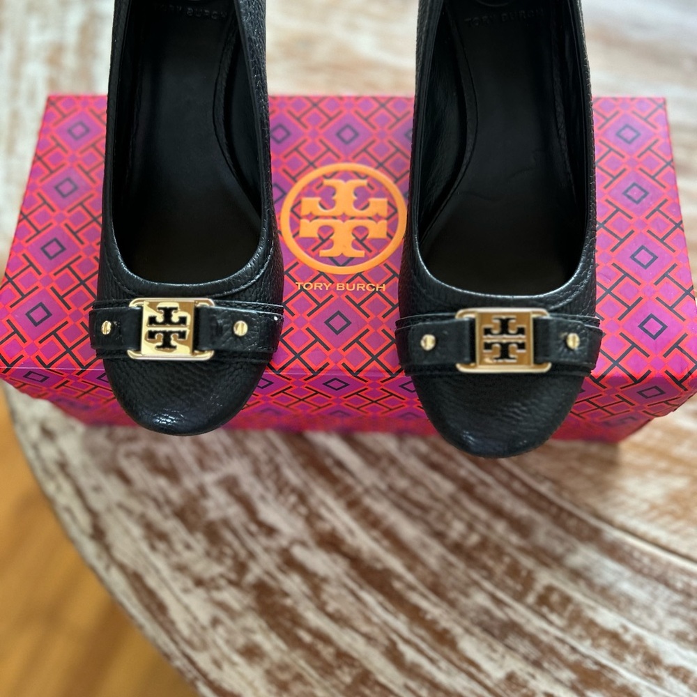 Barely worn! Tory Burch Black Jackie Wedge Women's Shoes 6.5M - Picture 2 of 7